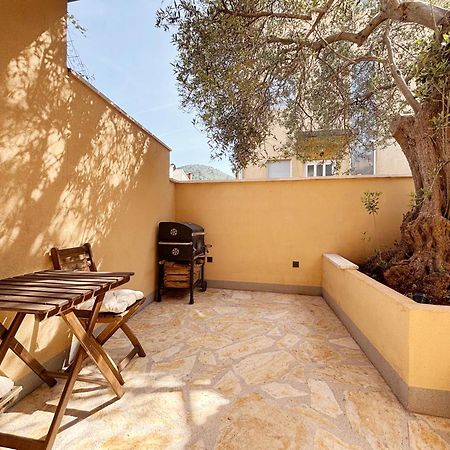 Appartamento Olive Tree Stari Grad  Esterno foto