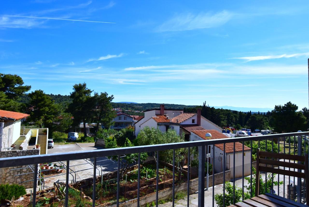 Appartamento Olive Tree Stari Grad  Esterno foto