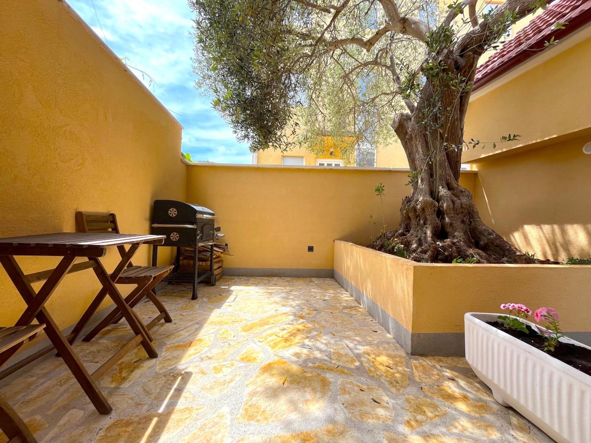 Appartamento Olive Tree Stari Grad  Esterno foto