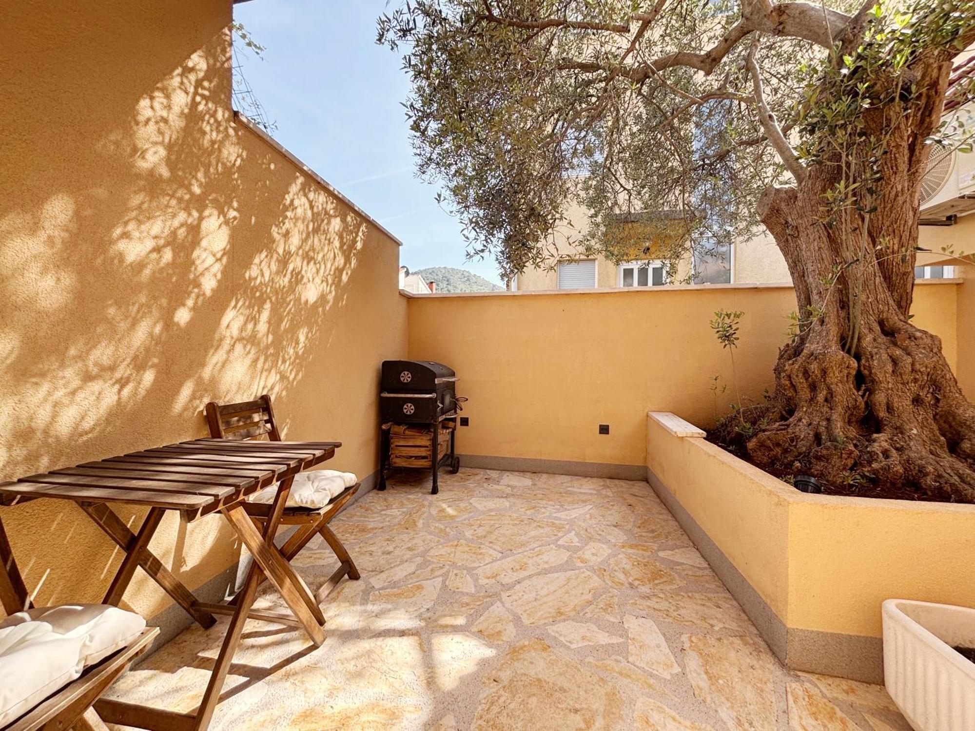 Appartamento Olive Tree Stari Grad  Esterno foto